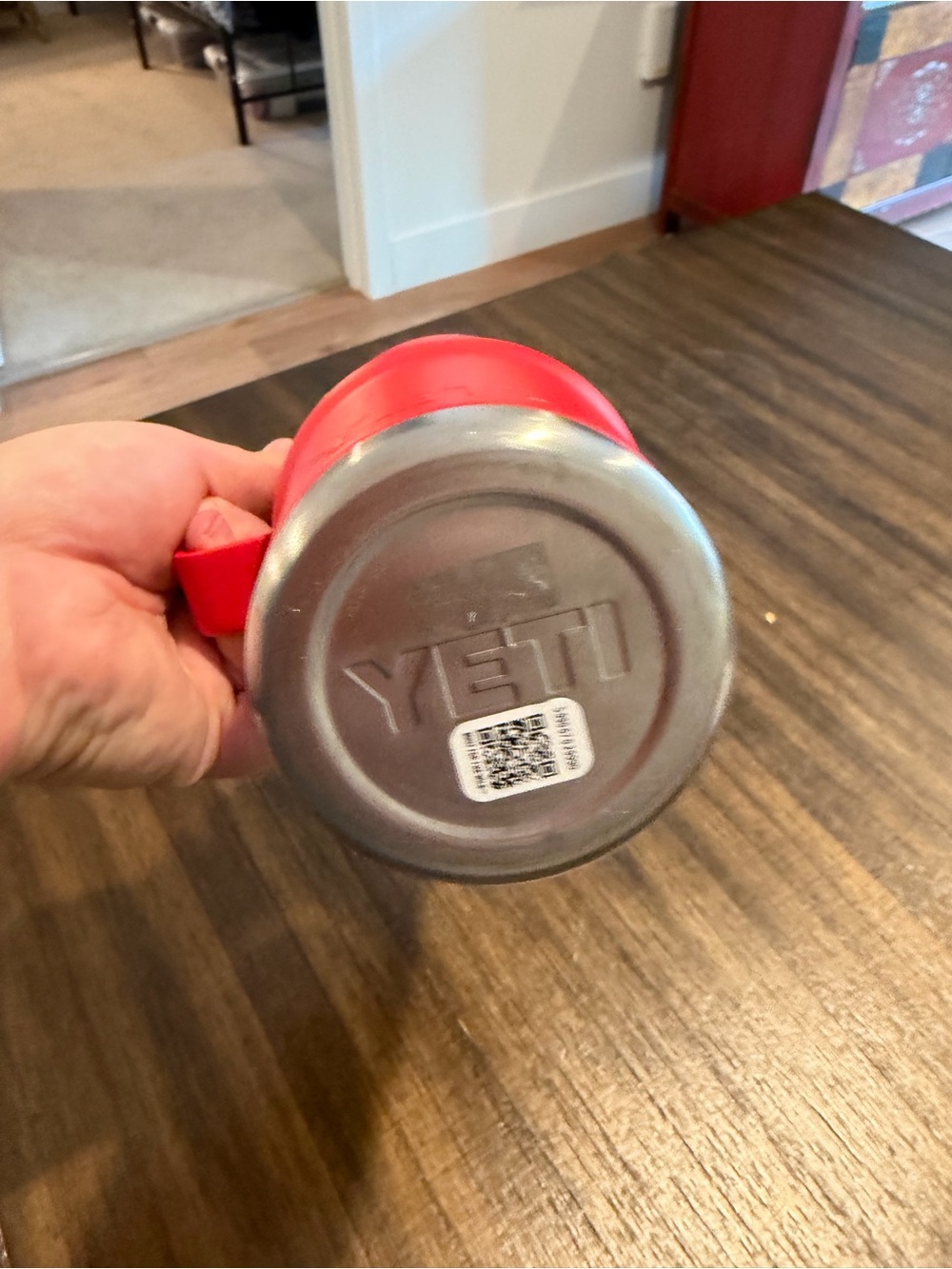 20oz Yeti Red Travel Mug with Handle - Picture 4 of 4